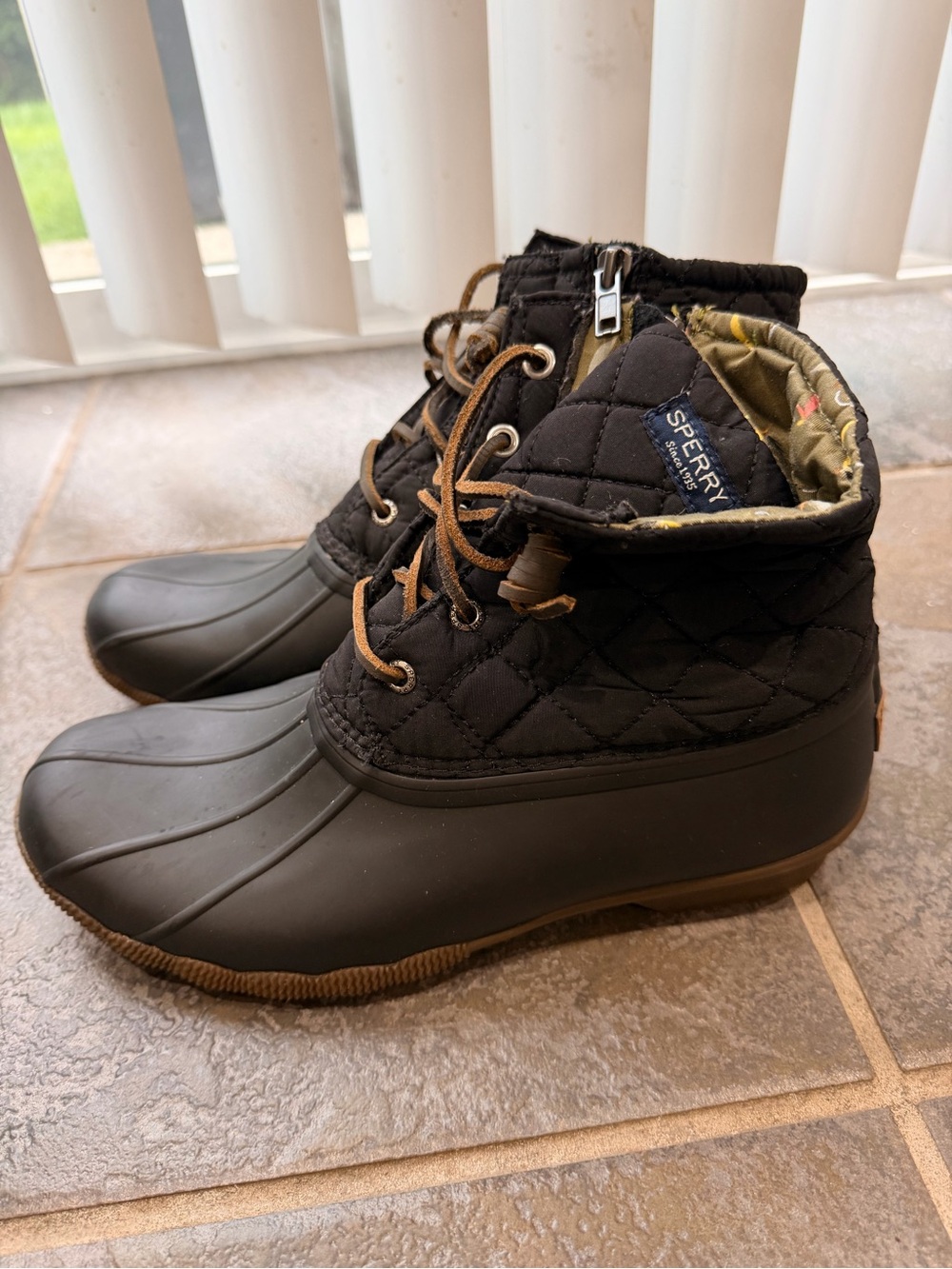 Sperry Women’s Black Quilted Waterproof Duck Boots